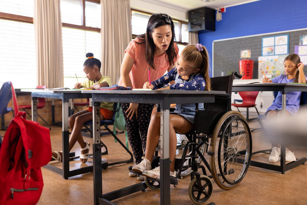 Capa do curso: Noções Básicas de Educação Inclusiva e o papel do Cuidador Educacional